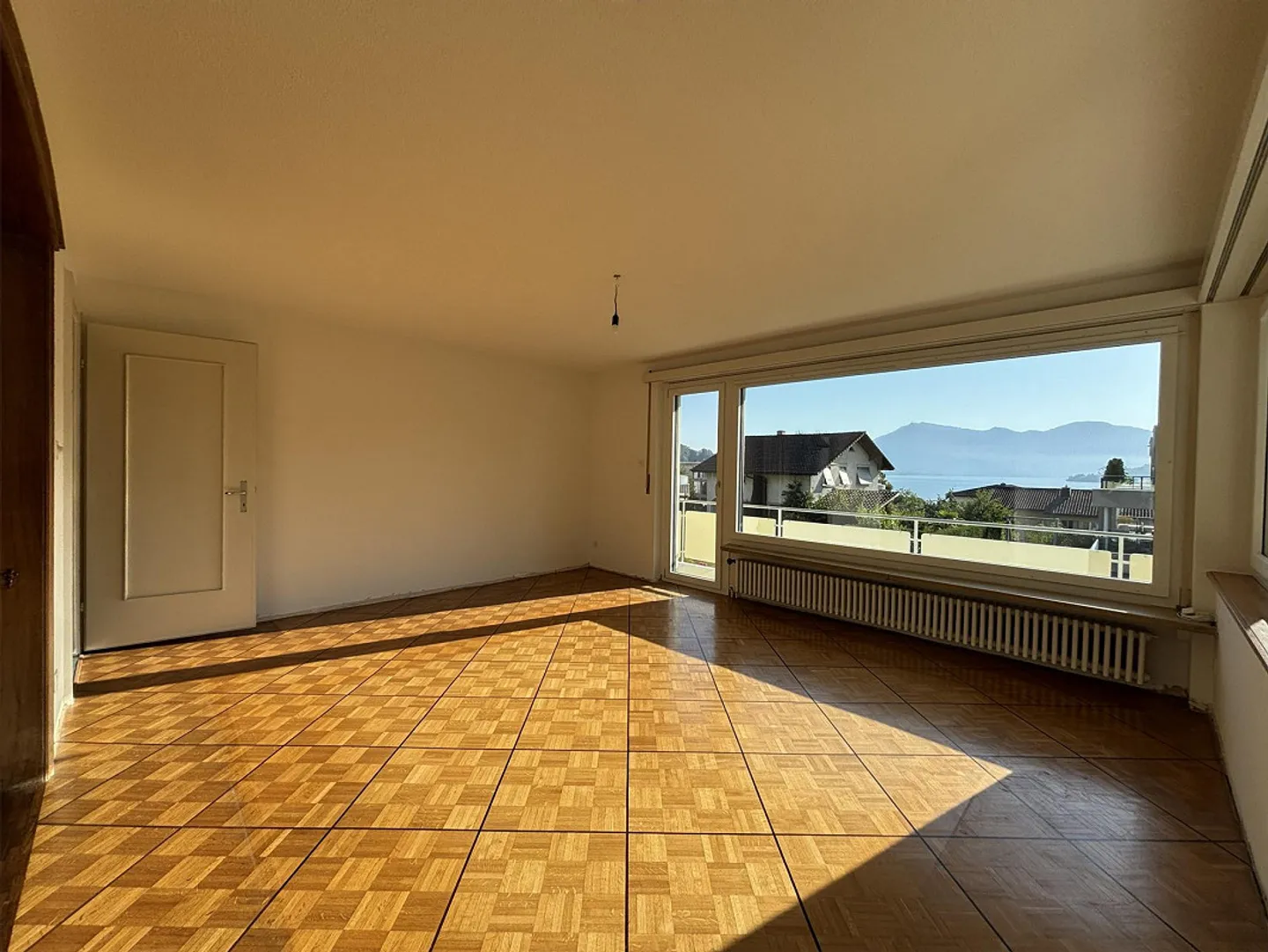Geräumige Wohnung mit Seesicht - Foto 2 von 12