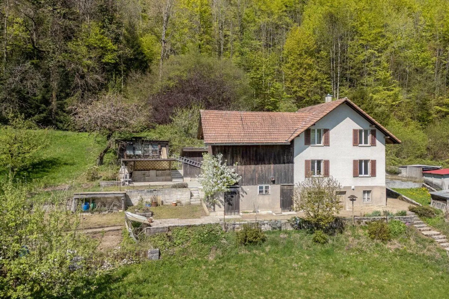 Fehr Immobilien - Charmantes 6-Zimmer-Einfamilienhaus - Photo 1 of 13