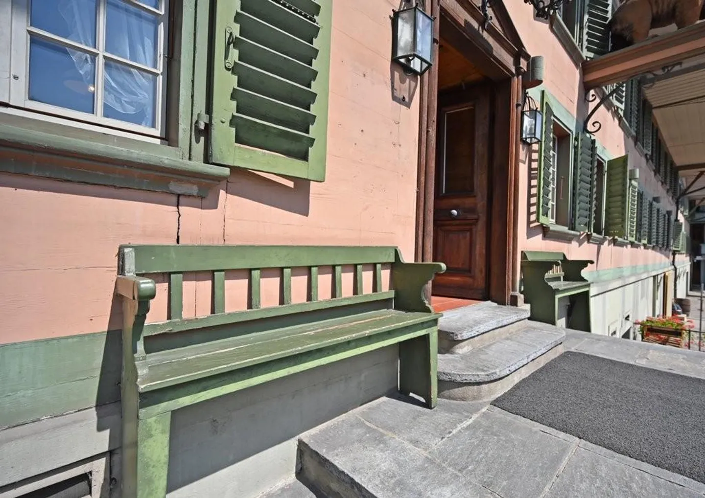 Restaurant seeks new host - Photo 2 of 10