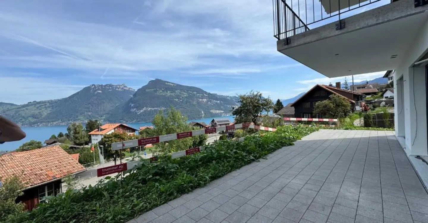 Stunning view of Lake Thun, Spacious terrace (approx. 30 m²), First occupancy in a new building with four units - Photo 2 of 7