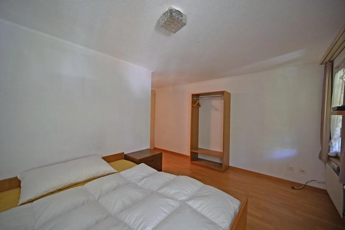 Restaurant seeks new host - Photo 8 of 10