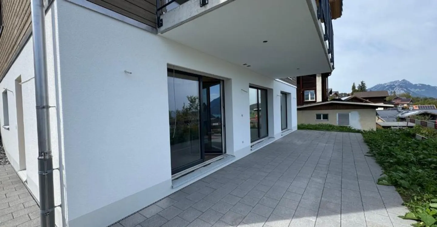 Stunning view of Lake Thun, Spacious terrace (approx. 30 m²), First occupancy in a new building with four units - Photo 4 of 7