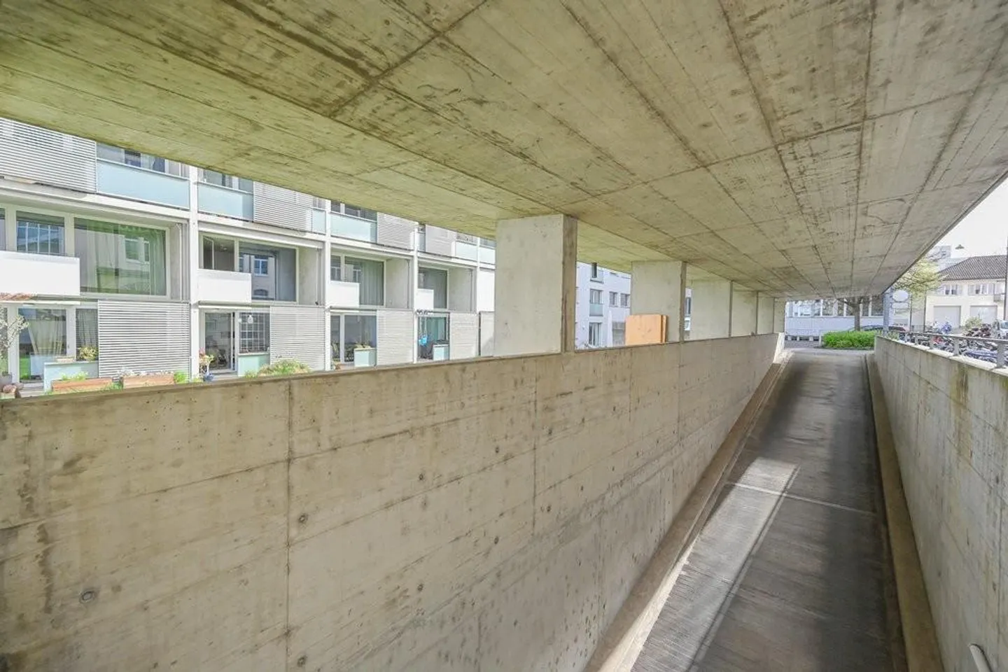 Motorradparkplatz in Bern - Foto 2 von 2