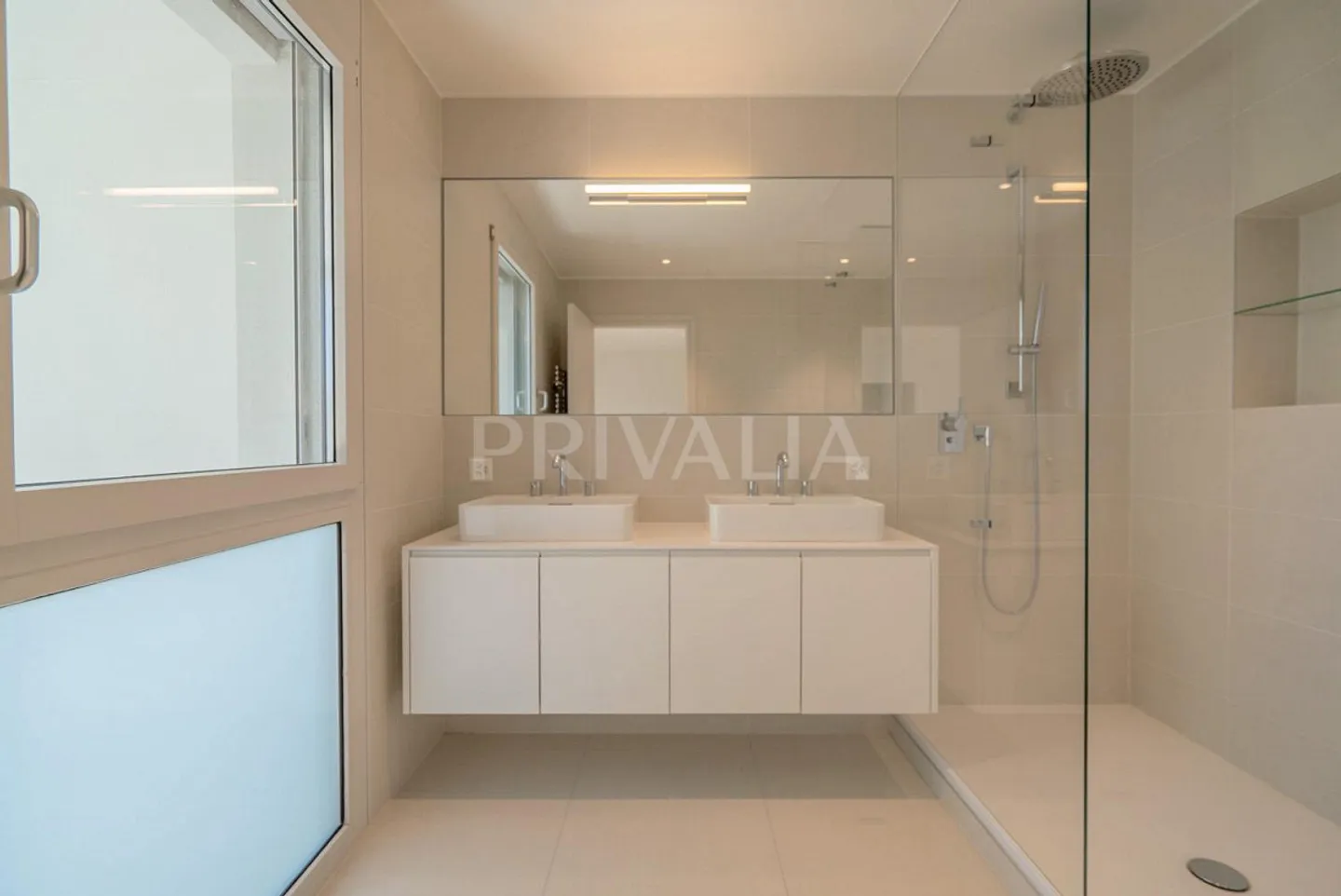 Magnificent apartment in a secure residence - Photo 3 of 6