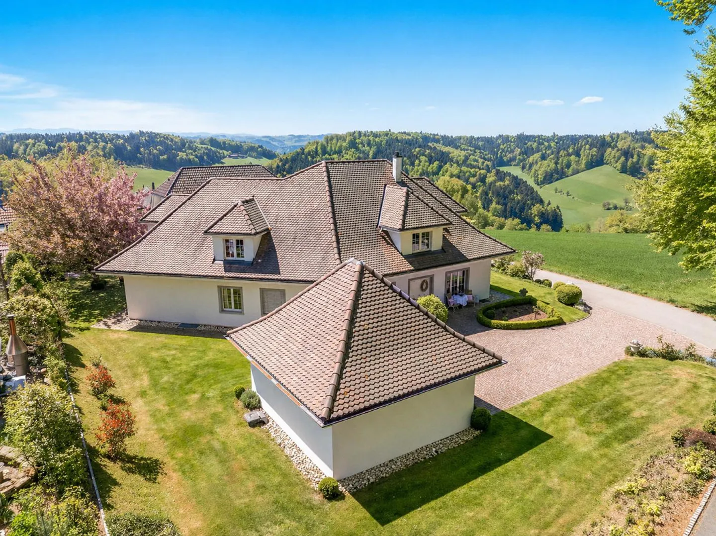 Stylish & Exclusive 7.5 Room Country Estate - Photo 3 of 11