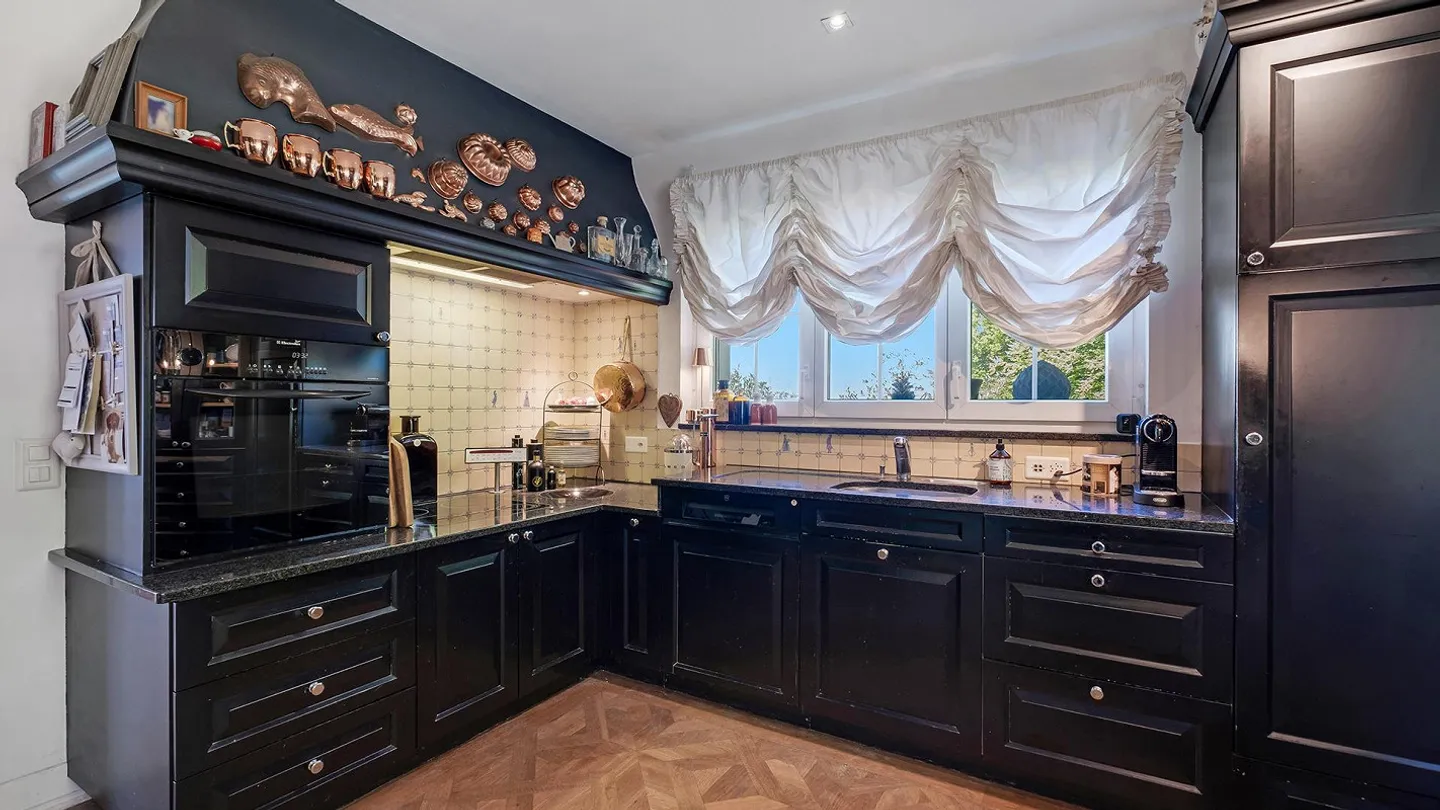 Stylish & Exclusive 7.5 Room Country Estate - Photo 7 of 11