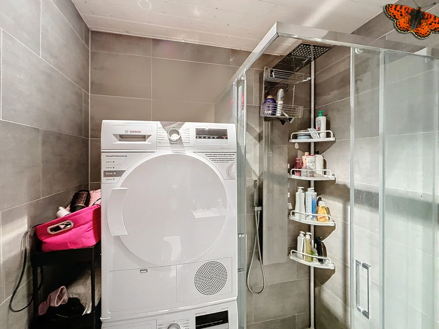 Appartamento luminoso di 2½ stanze con charme e terrazza di 59m²! - Foto 6 di 8