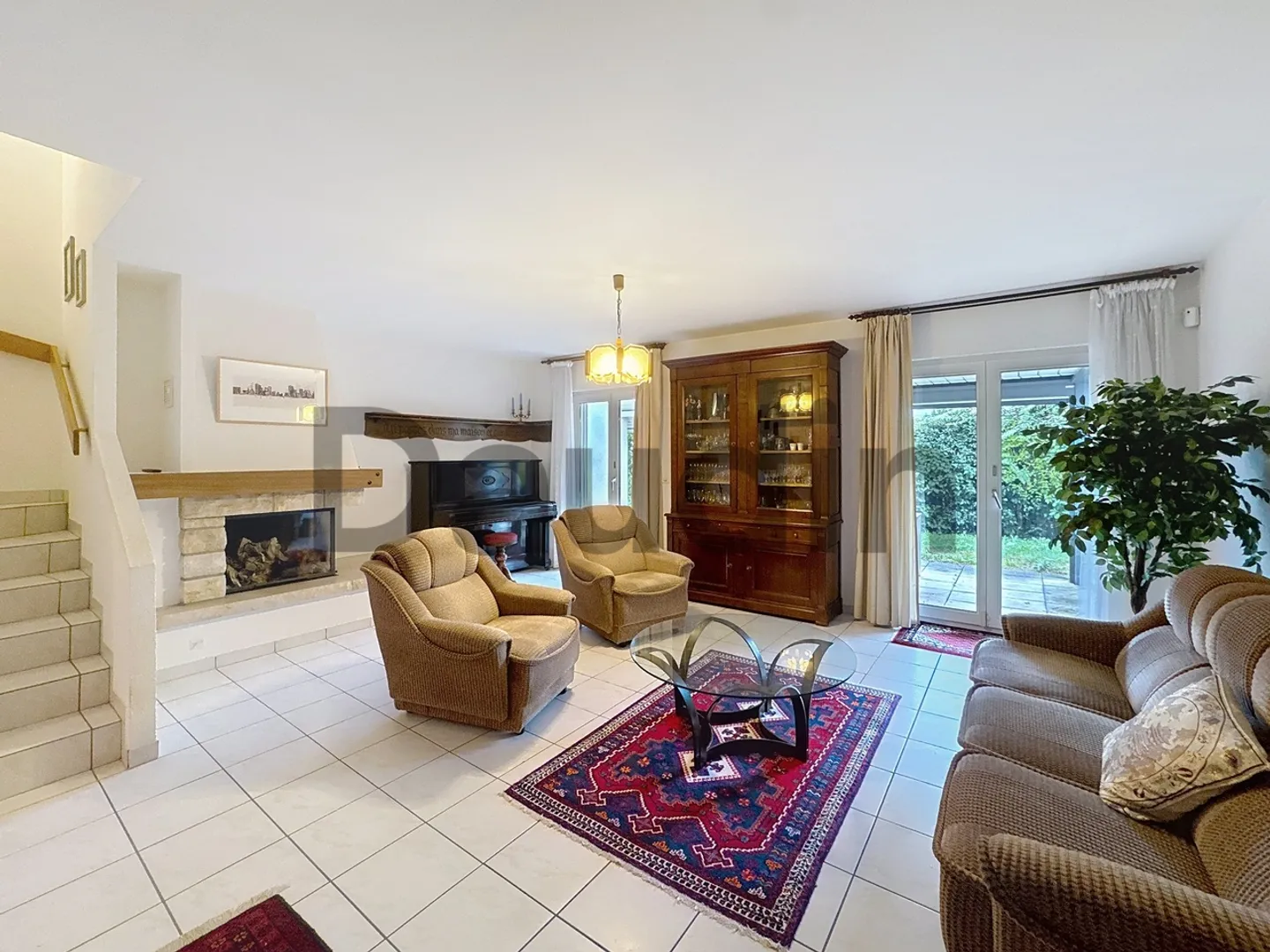 Villa with 6 Rooms in Terre Sainte - Photo 2 of 10