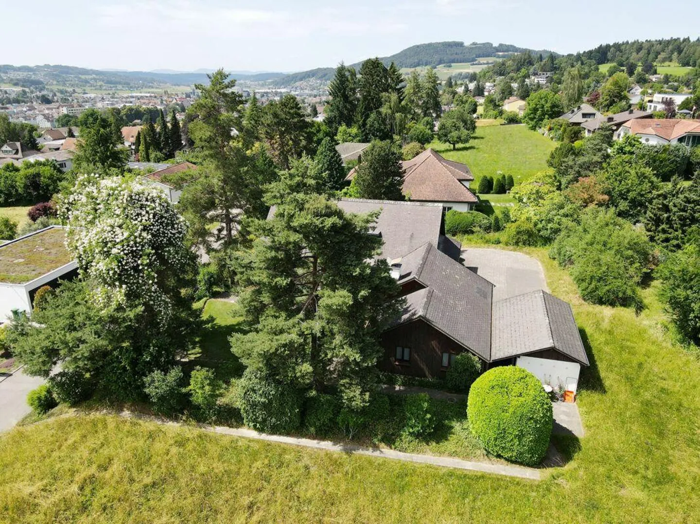 Maison individuelle de 8 pièces avec réserve de terrain précieuse - Photo 6 sur 30