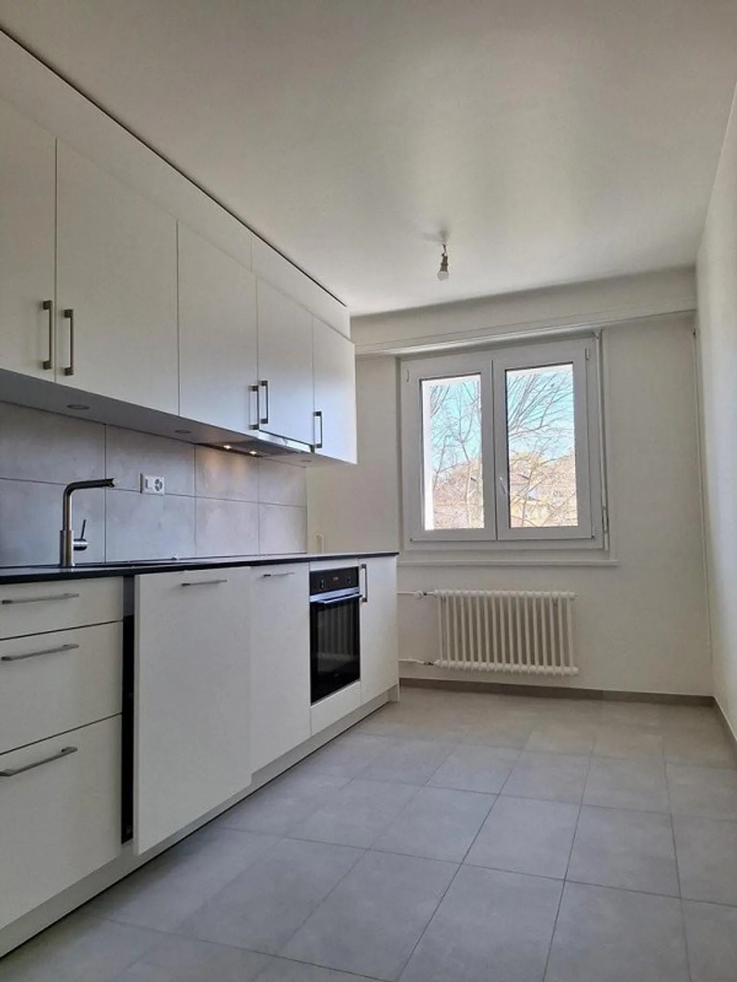 Appartement rénové de 3 pièces - Photo 2 sur 4