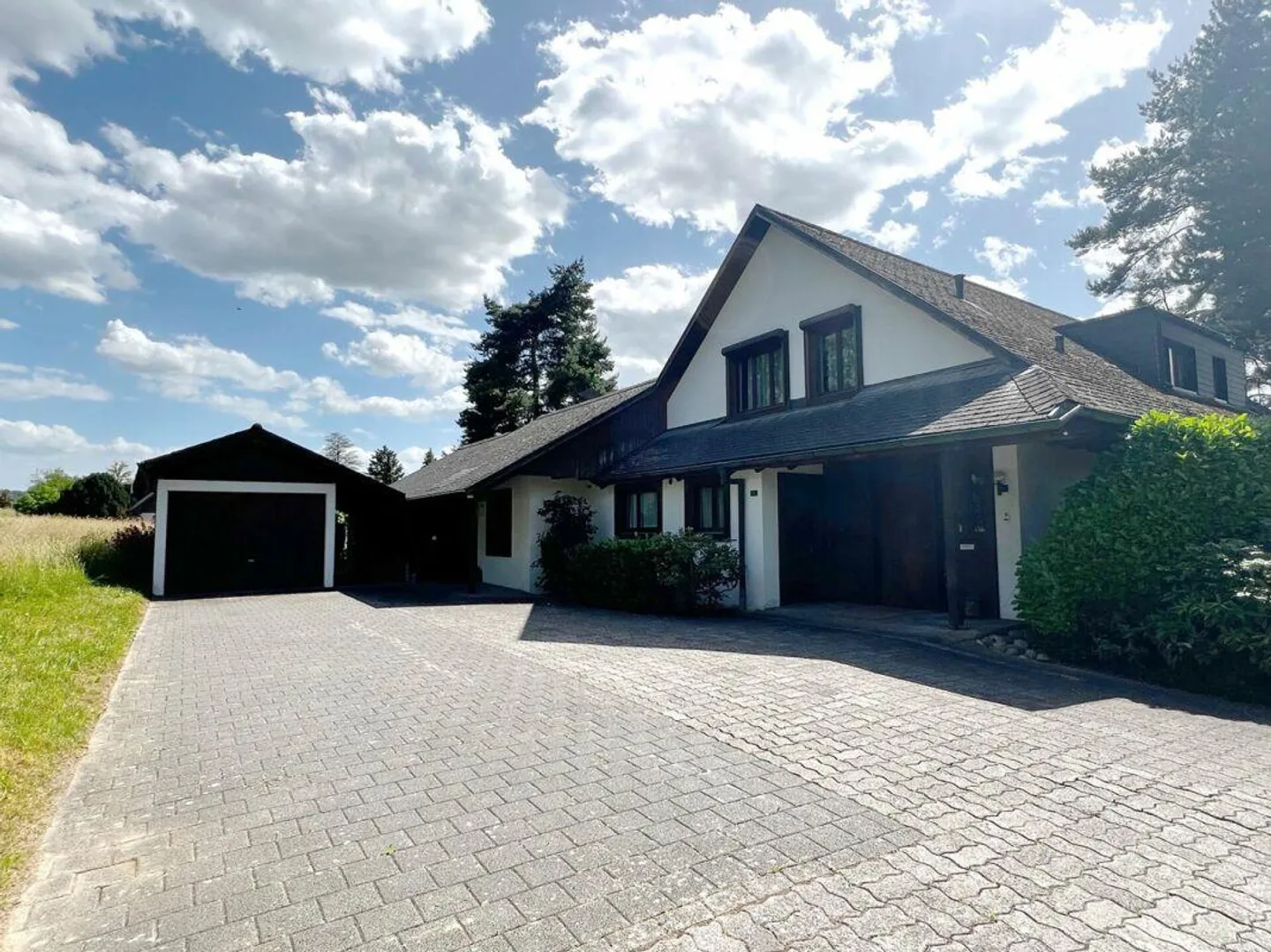 Maison individuelle de 8 pièces avec réserve de terrain précieuse - Photo 8 sur 30