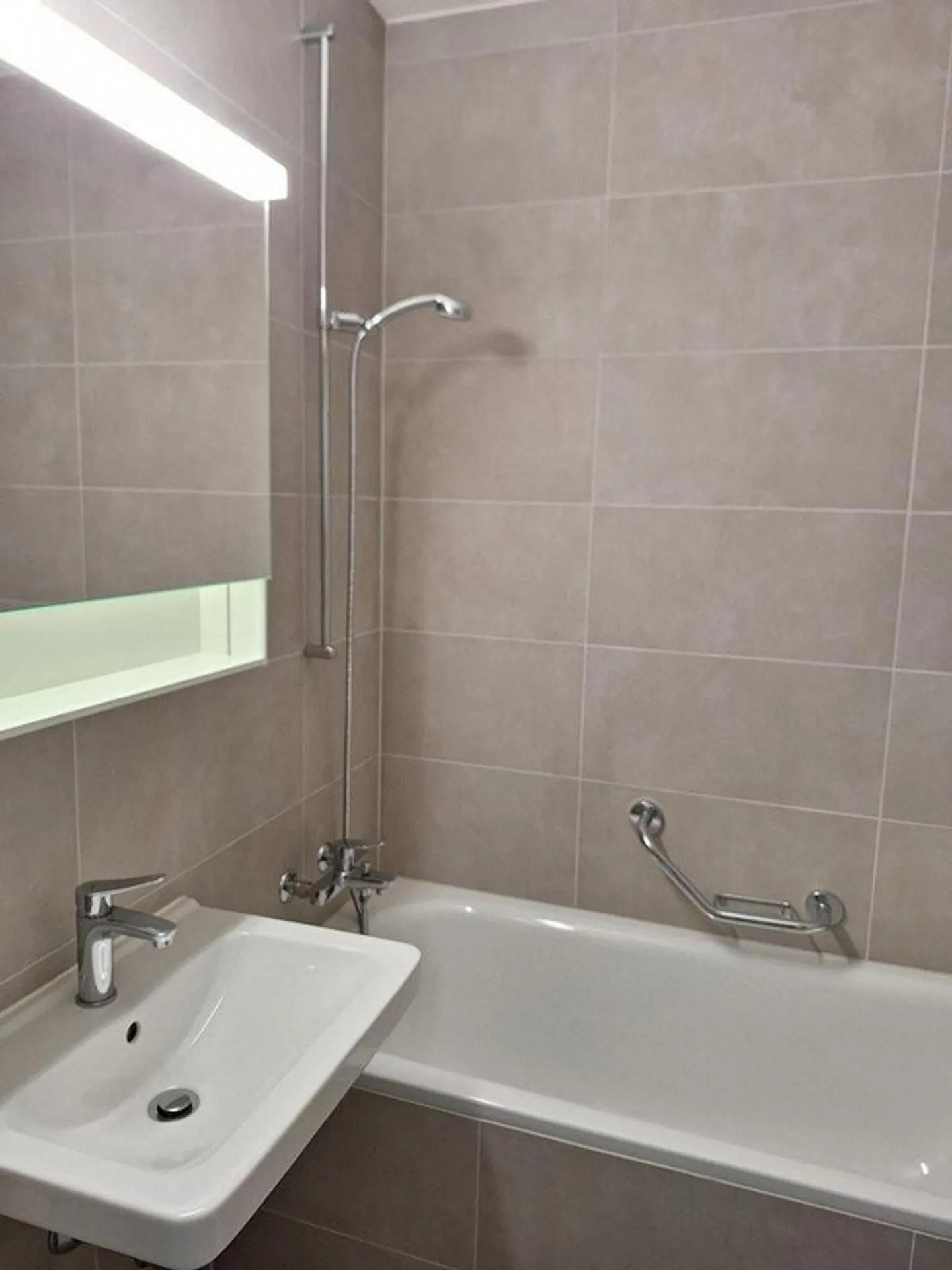 Appartement rénové de 3 pièces - Photo 3 sur 4