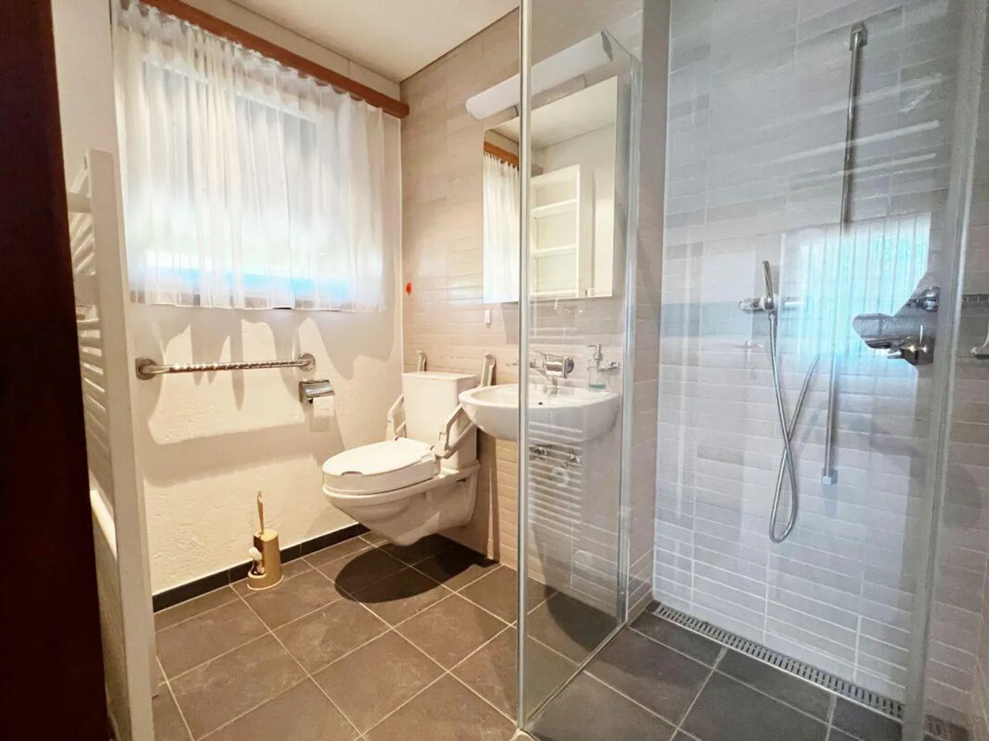 Maison individuelle de 8 pièces avec réserve de terrain précieuse - Photo 20 sur 30