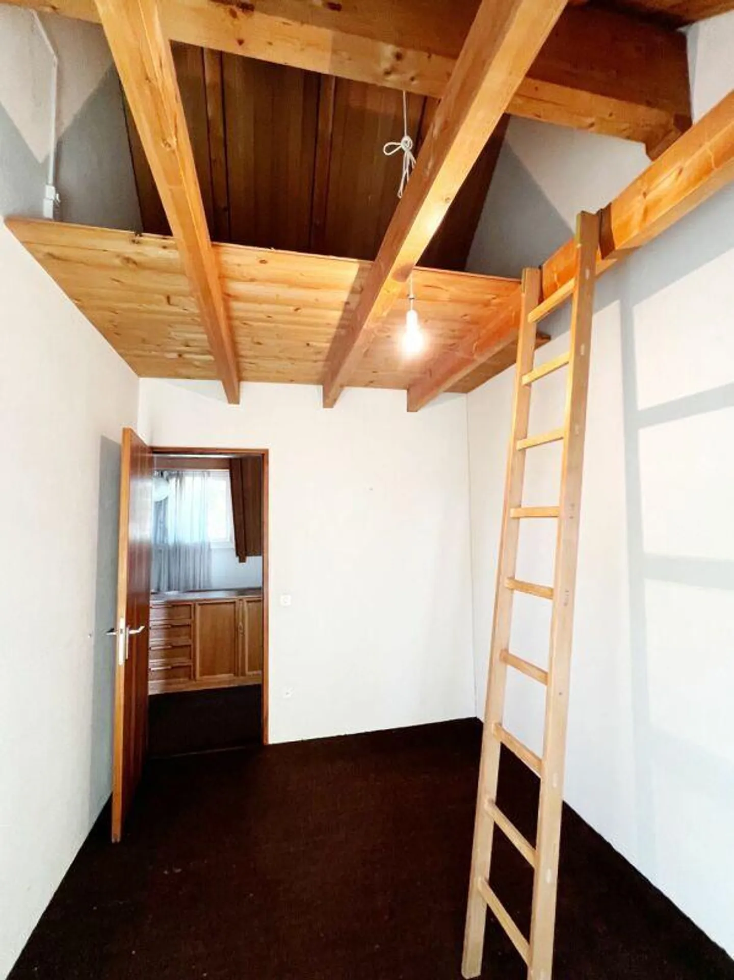 Maison individuelle de 8 pièces avec réserve de terrain précieuse - Photo 25 sur 30