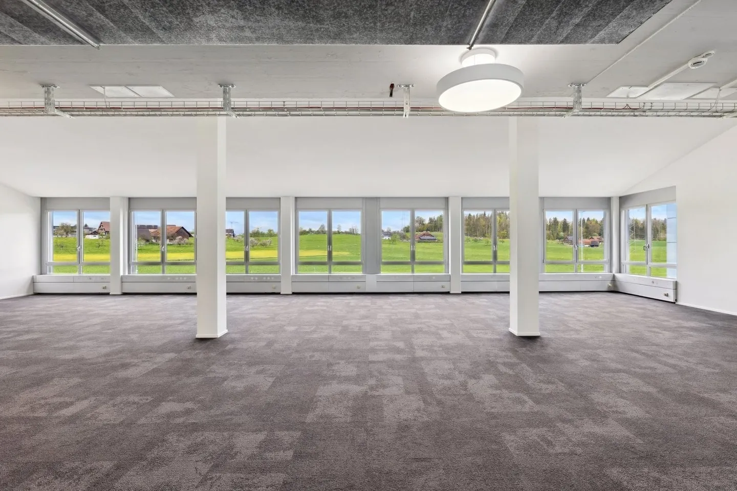 Espace de bureau dans l'Atrium Cham - Photo 1 sur 8