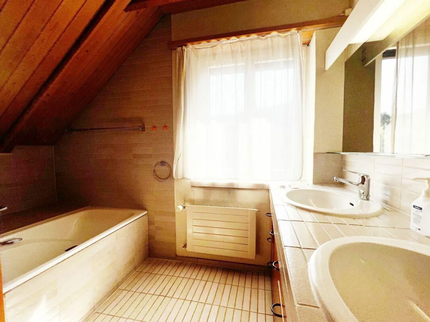 Maison individuelle de 8 pièces avec réserve de terrain précieuse - Photo 29 sur 30