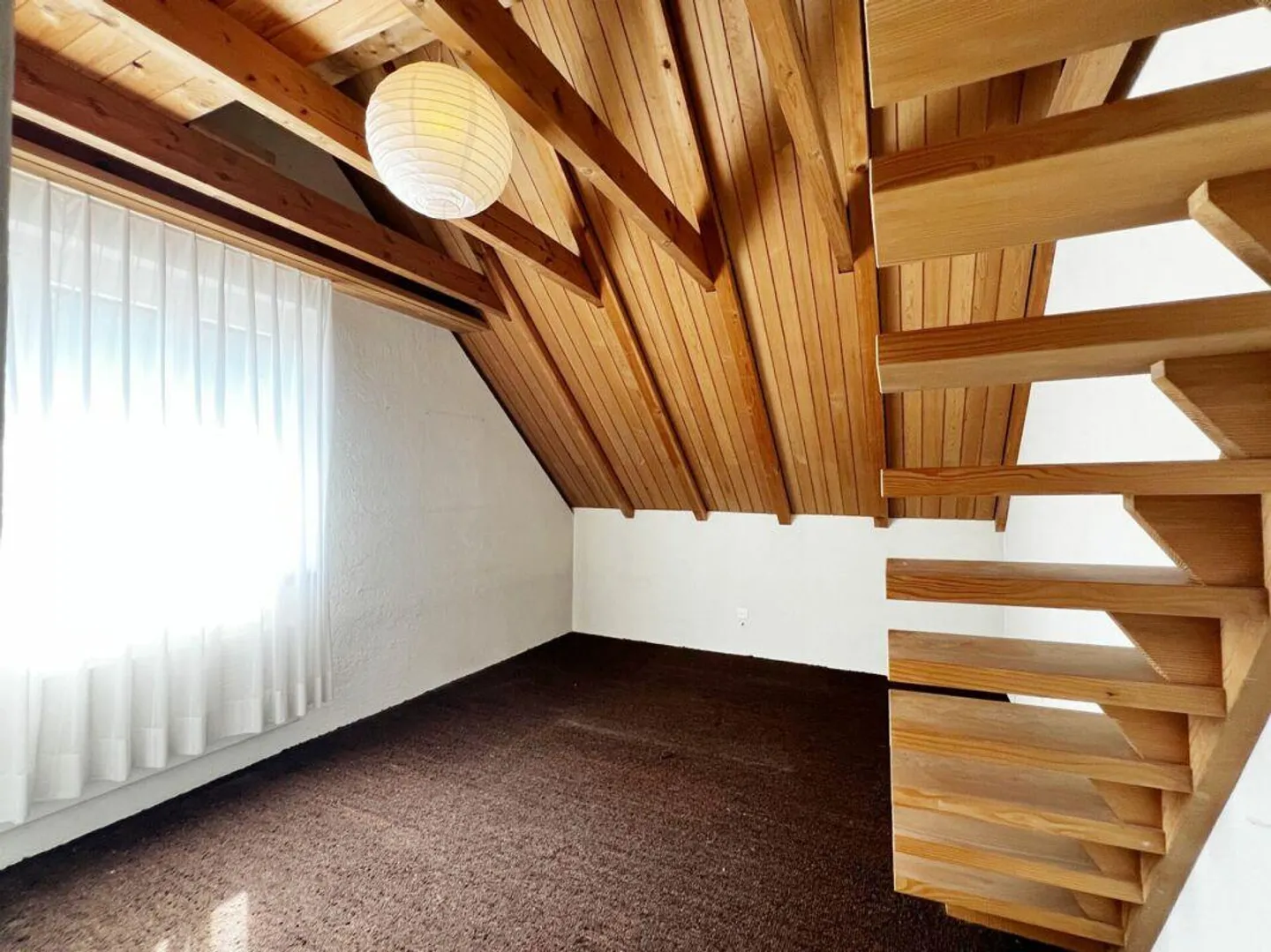 Maison individuelle de 8 pièces avec réserve de terrain précieuse - Photo 27 sur 30