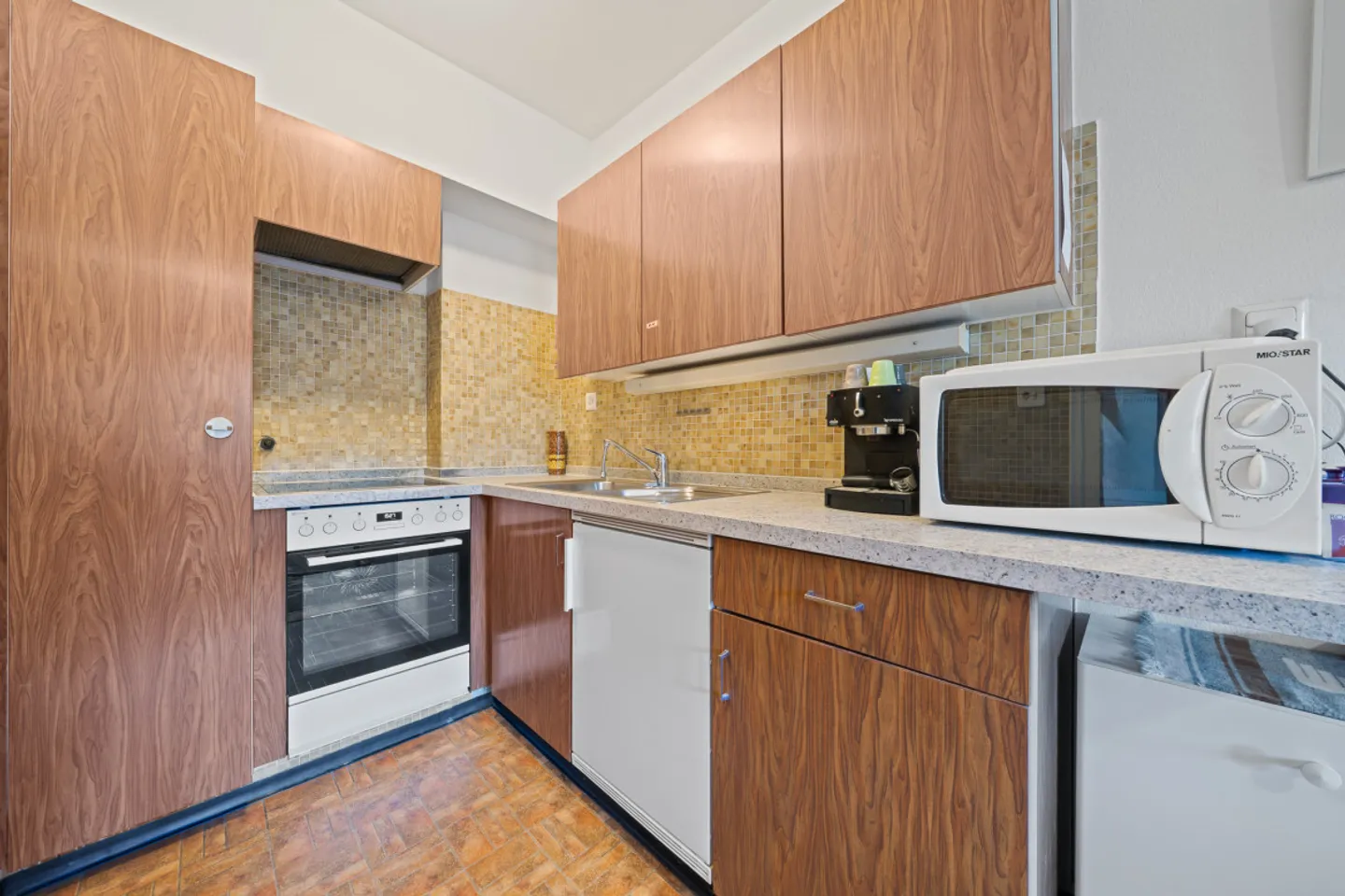 ACHAT OPPORTUNITE! EMPLACEMENT CALME ET RECHERCHE! - Photo 3 sur 4