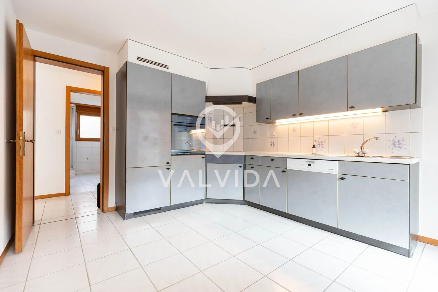 Appartement attrayant de 4,5 pièces à Raron - ensoleillé, calme, central, avec garage - Photo 2 sur 16