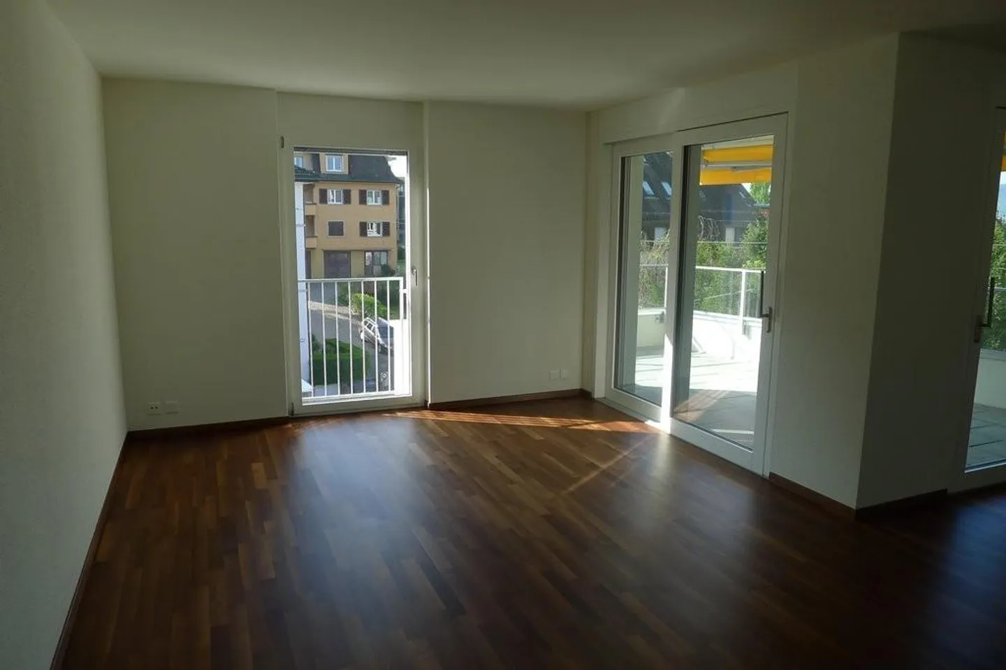 Modern city apartment seeks new tenant - Photo 2 of 9