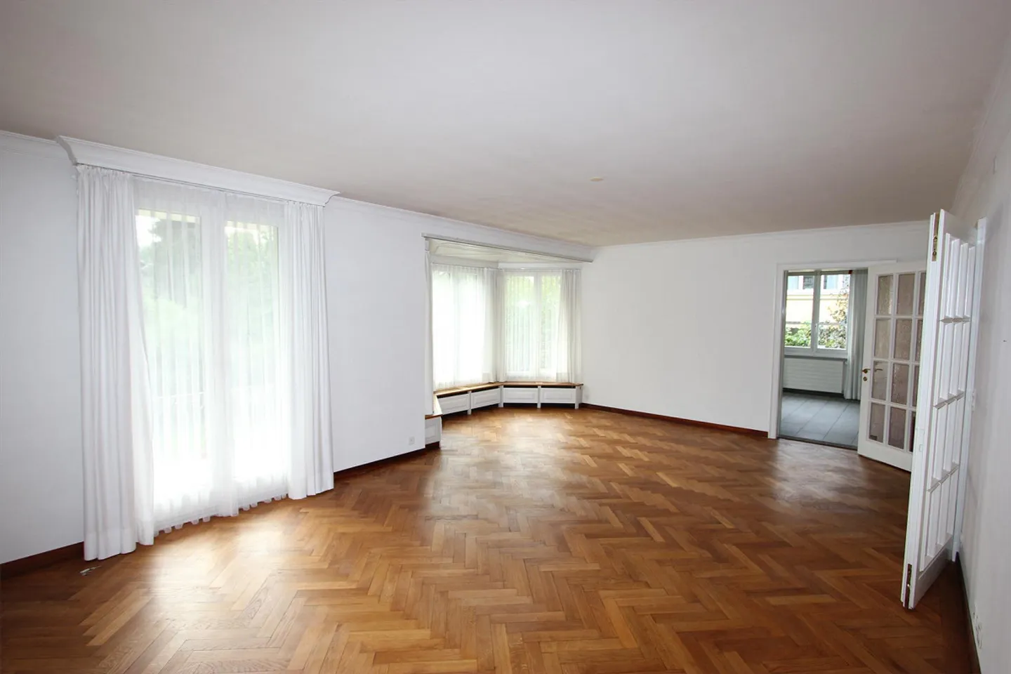 Stylish jewel with garden in the Elfenau district - Photo 3 of 12