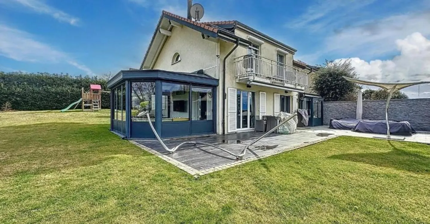 6-Zimmer-Haus - Foto 1 von 10
