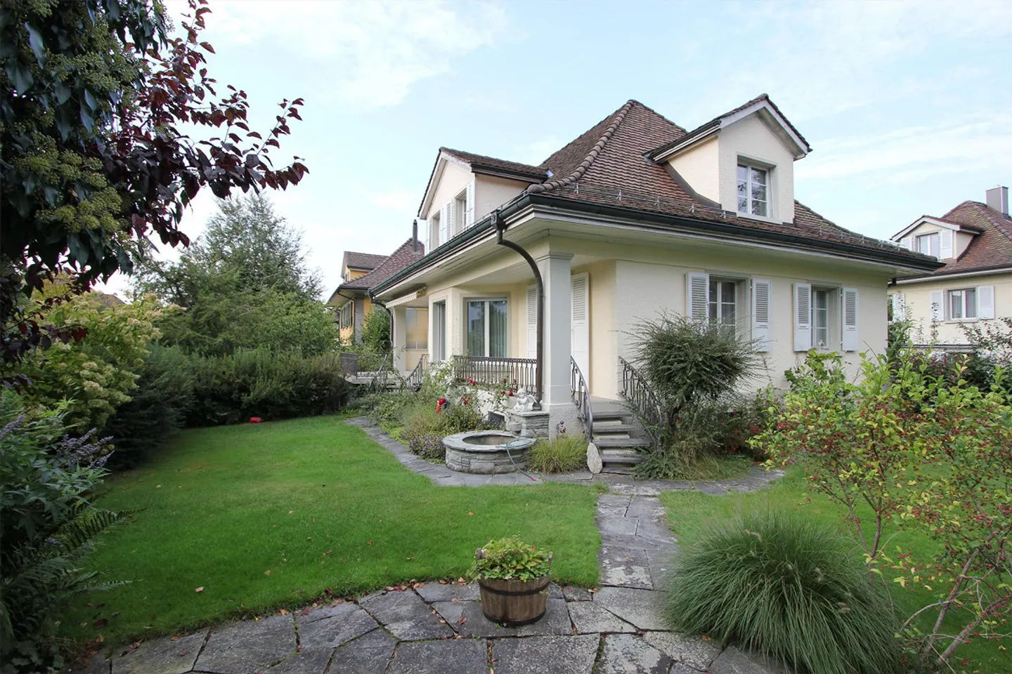 Stylish jewel with garden in the Elfenau district - Photo 1 of 12