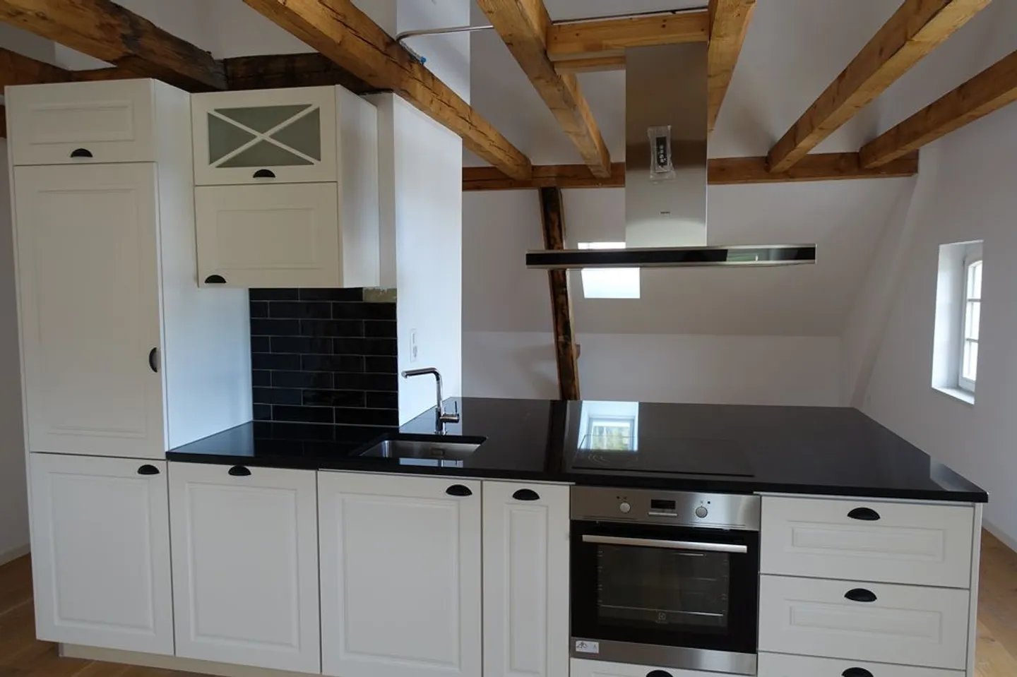 Ultimo piano 2.5 stanze - Foto 1 di 6