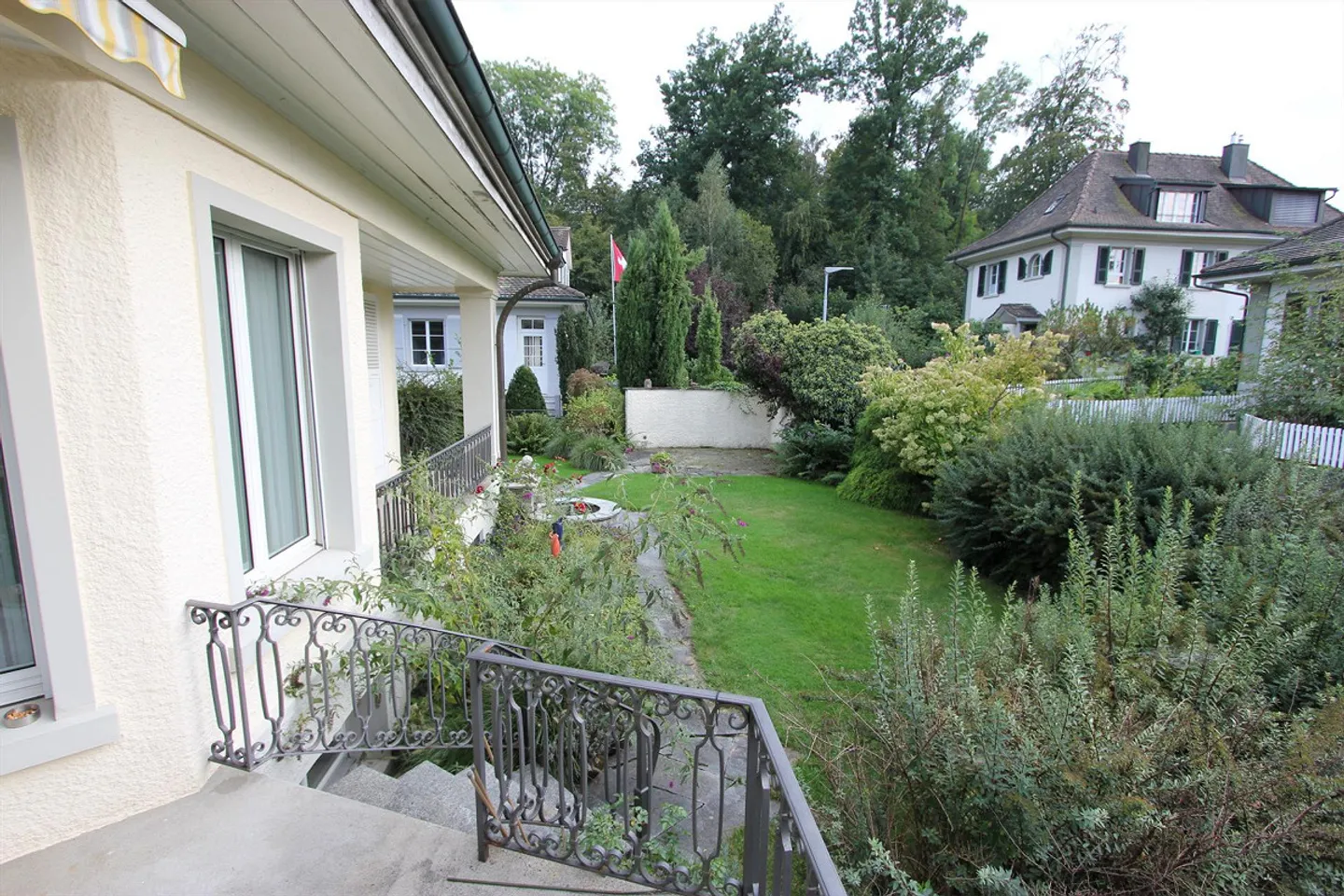 Stylish jewel with garden in the Elfenau district - Photo 7 of 12