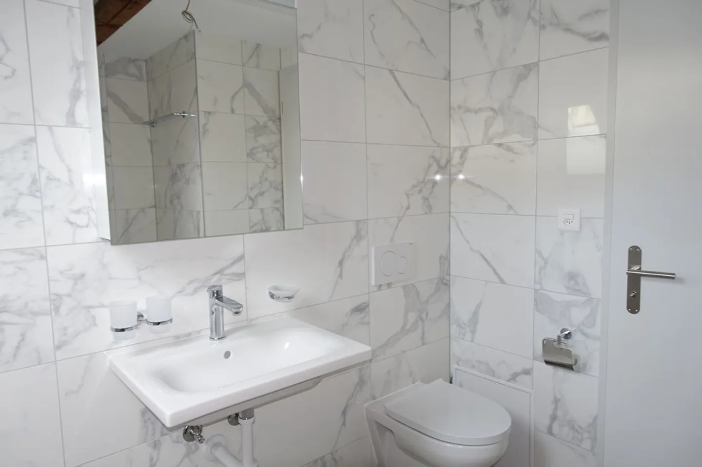 Ultimo piano 2.5 stanze - Foto 2 di 6