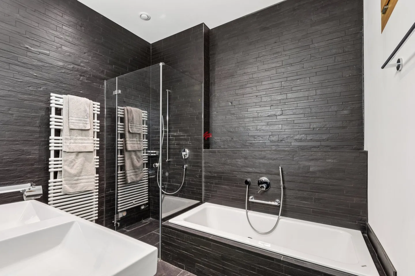 Alpine Exzellenz – Exklusive Residenz im Resort "Andermatt Swiss Alps" - Photo 8 of 17