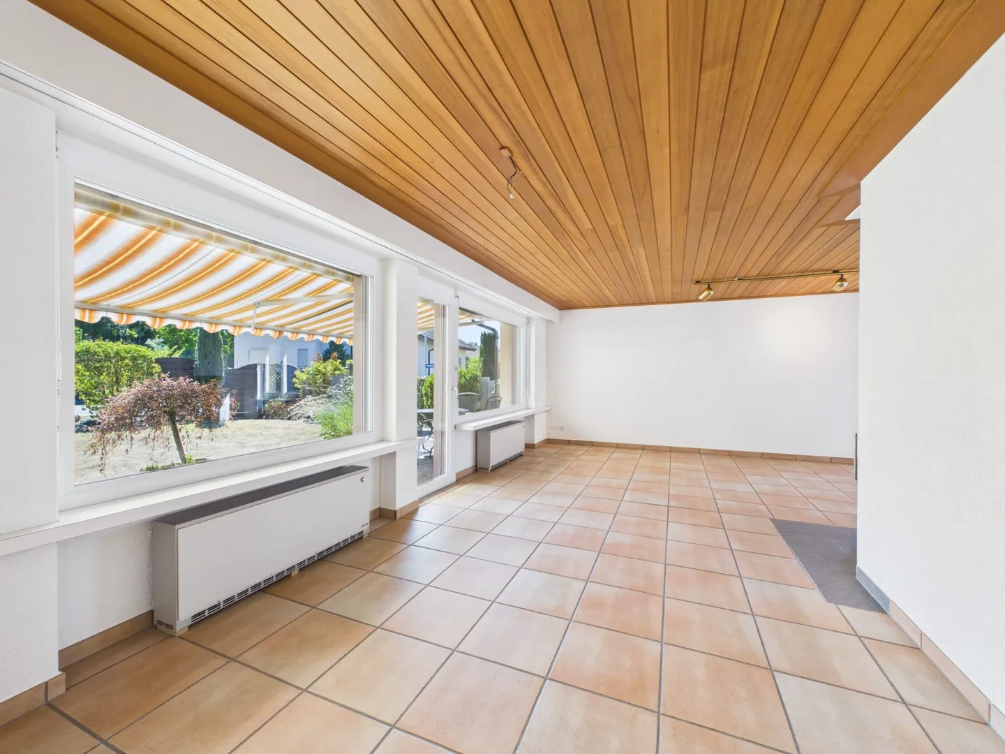 6.5-Room Single-Family House in a Quiet Location with Ideal Sun Exposure - Photo 1 of 10