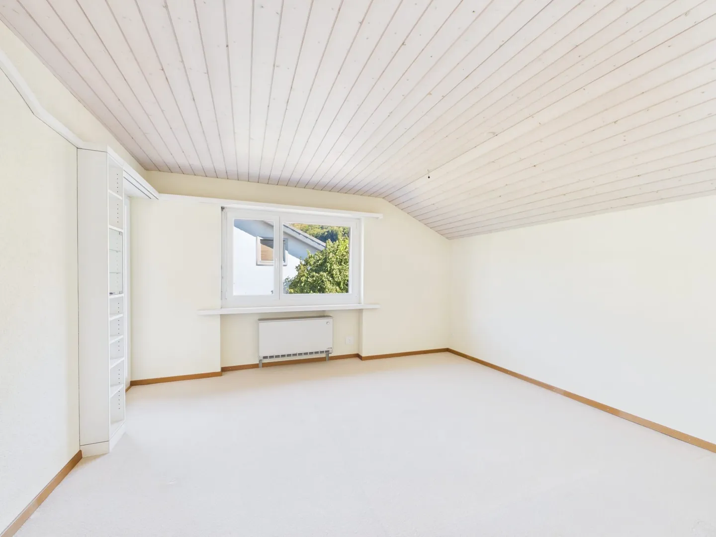 6.5-Room Single-Family House in a Quiet Location with Ideal Sun Exposure - Photo 5 of 10