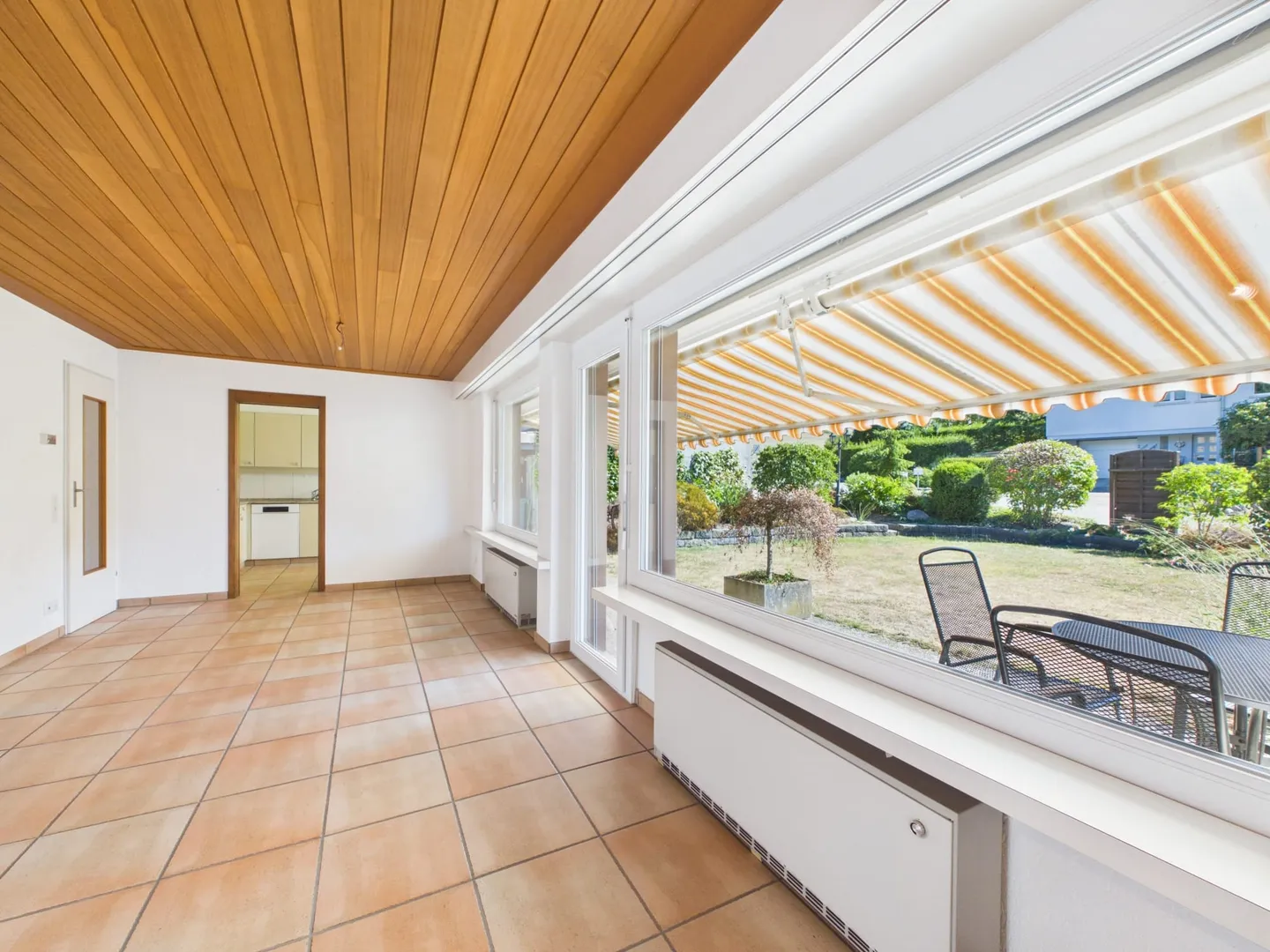 6.5-Room Single-Family House in a Quiet Location with Ideal Sun Exposure - Photo 3 of 10