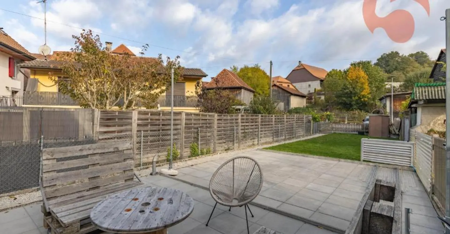 Belle maison villageoise rénovée avec terrasses et jardin - Photo 2 of 12