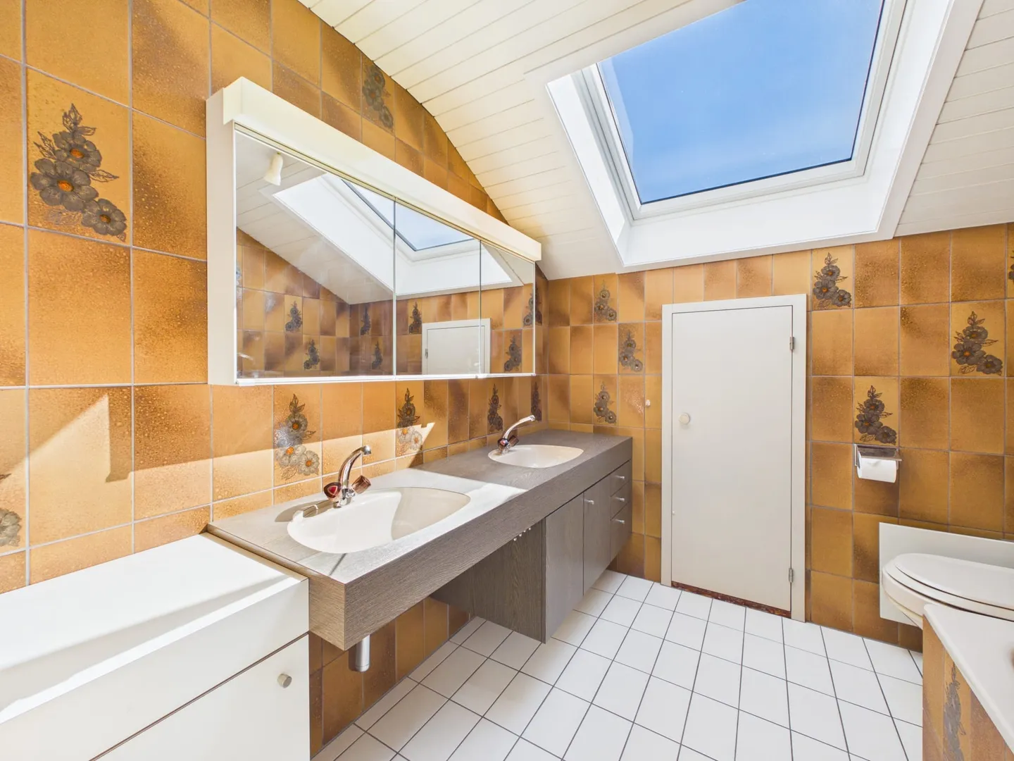 6.5-Room Single-Family House in a Quiet Location with Ideal Sun Exposure - Photo 8 of 10