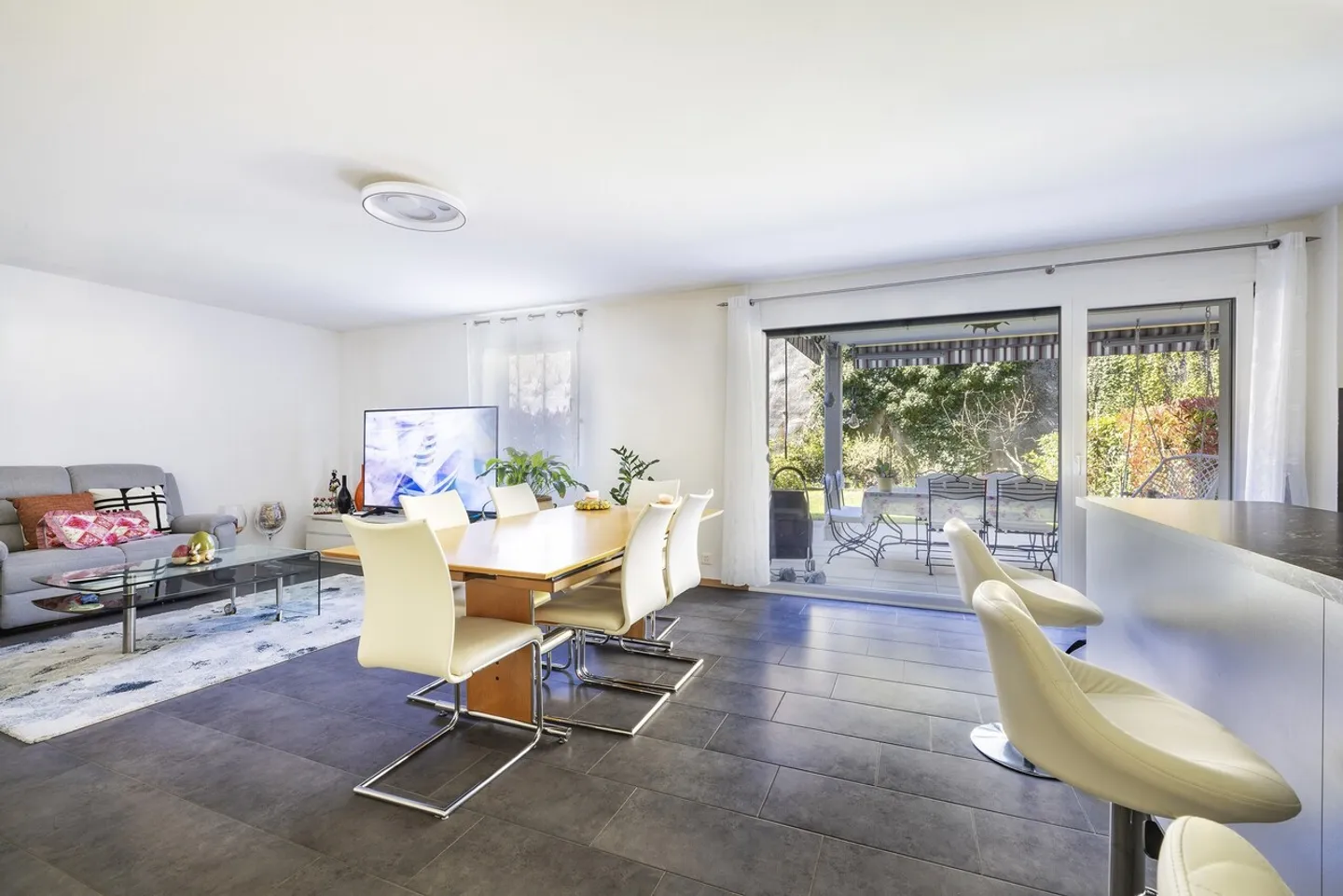 Appartement avec 4,5 pièces et jardin au centre de Monthey - Photo 3 sur 12