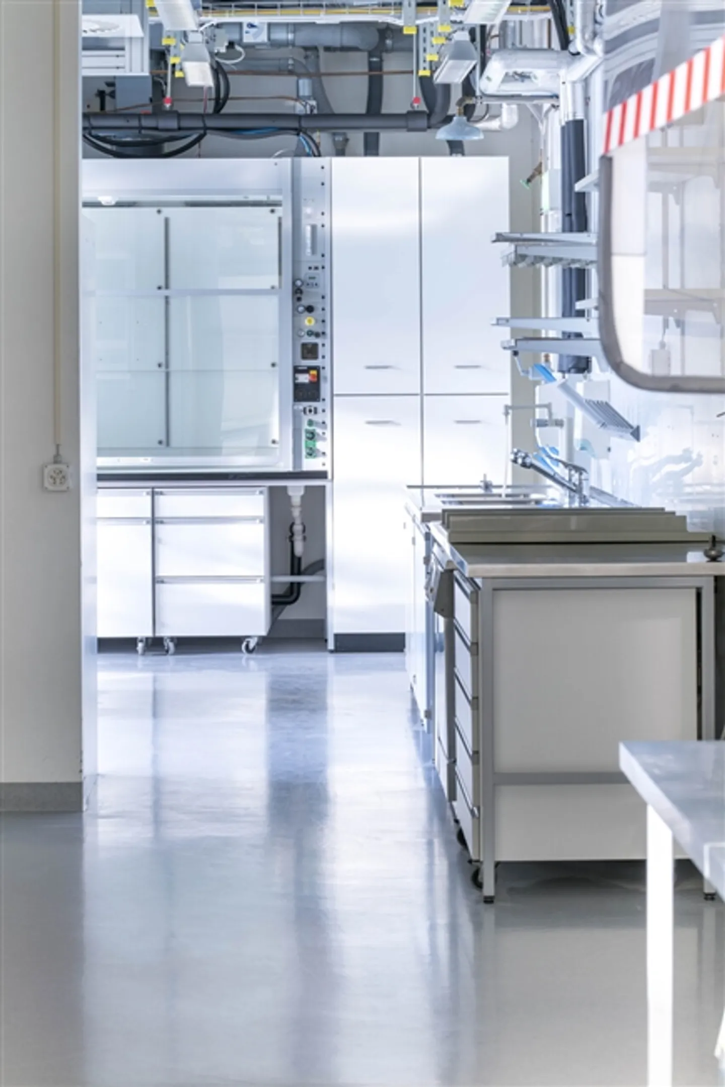 Espace de laboratoire dans le Life Science Hub de Reinach, Bâle, avec service complet - Photo 3 sur 7