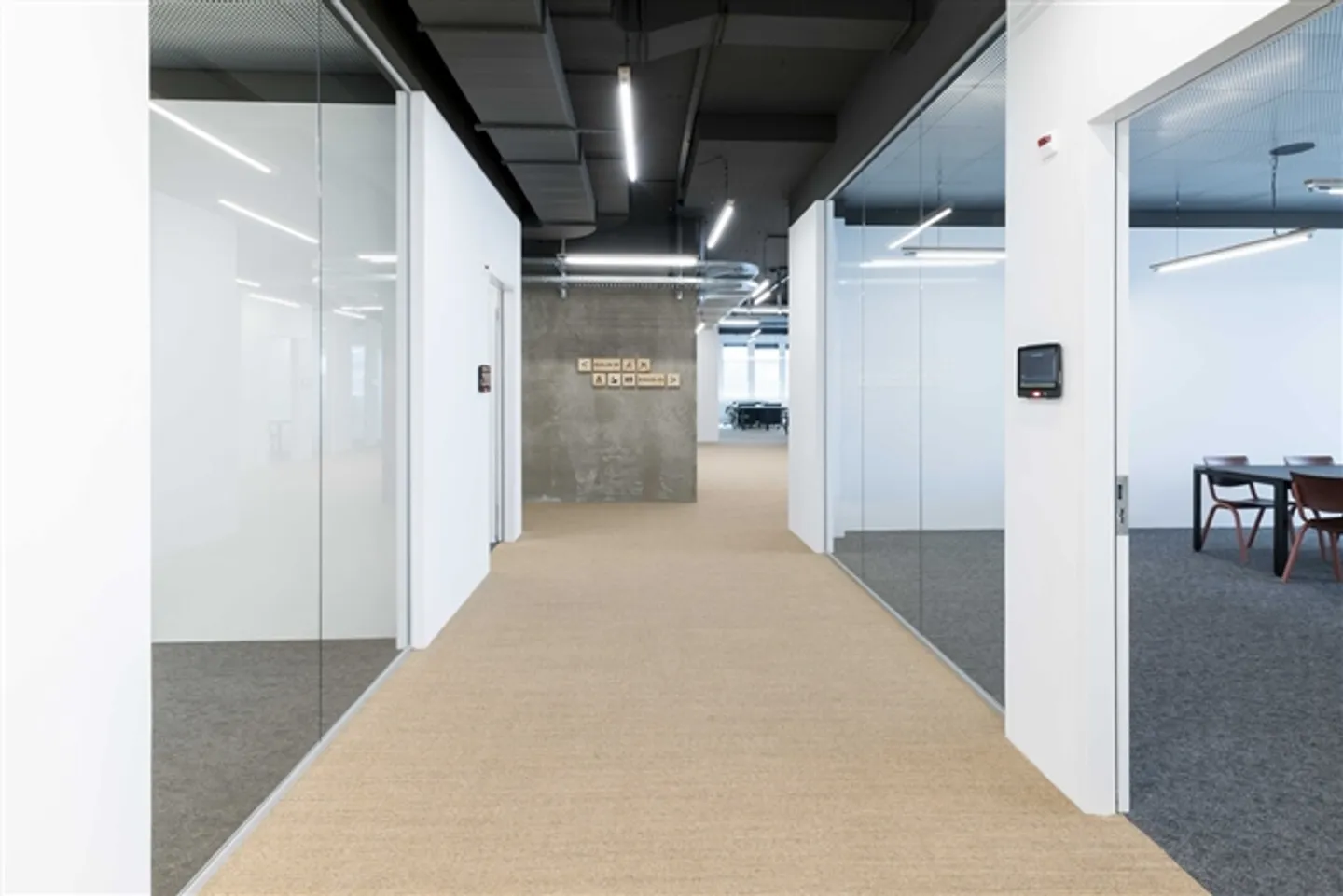 Espace de laboratoire dans le Life Science Hub de Reinach, Bâle, avec service complet - Photo 4 sur 7