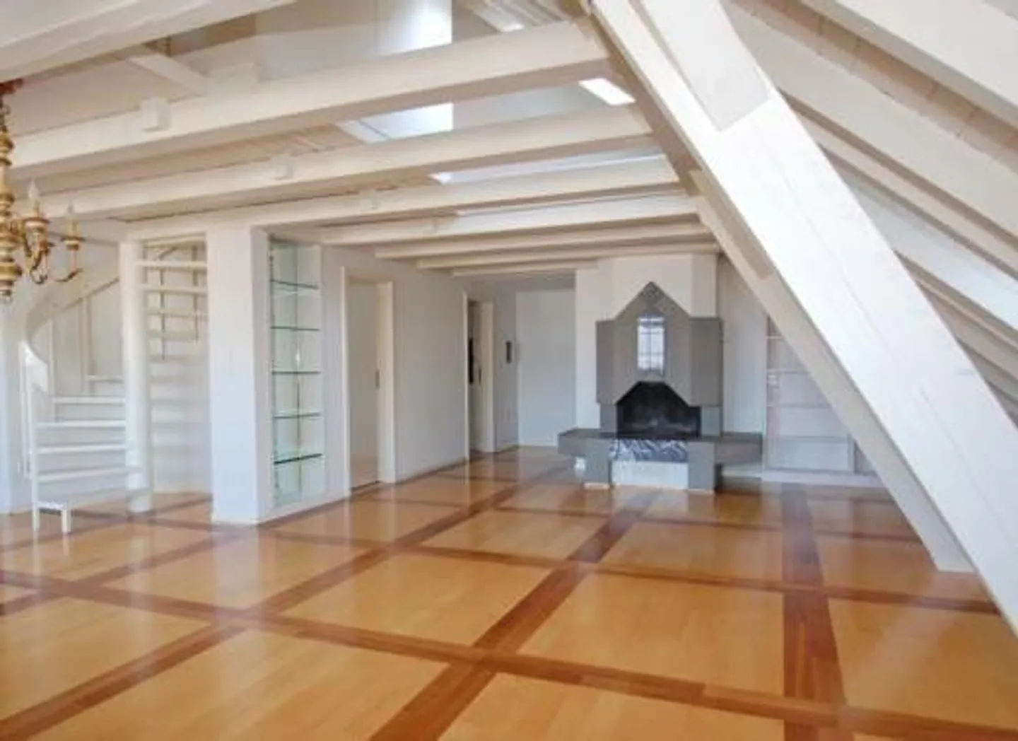 Elegante appartamento duplex di 4,5 locali - Foto 1 di 15