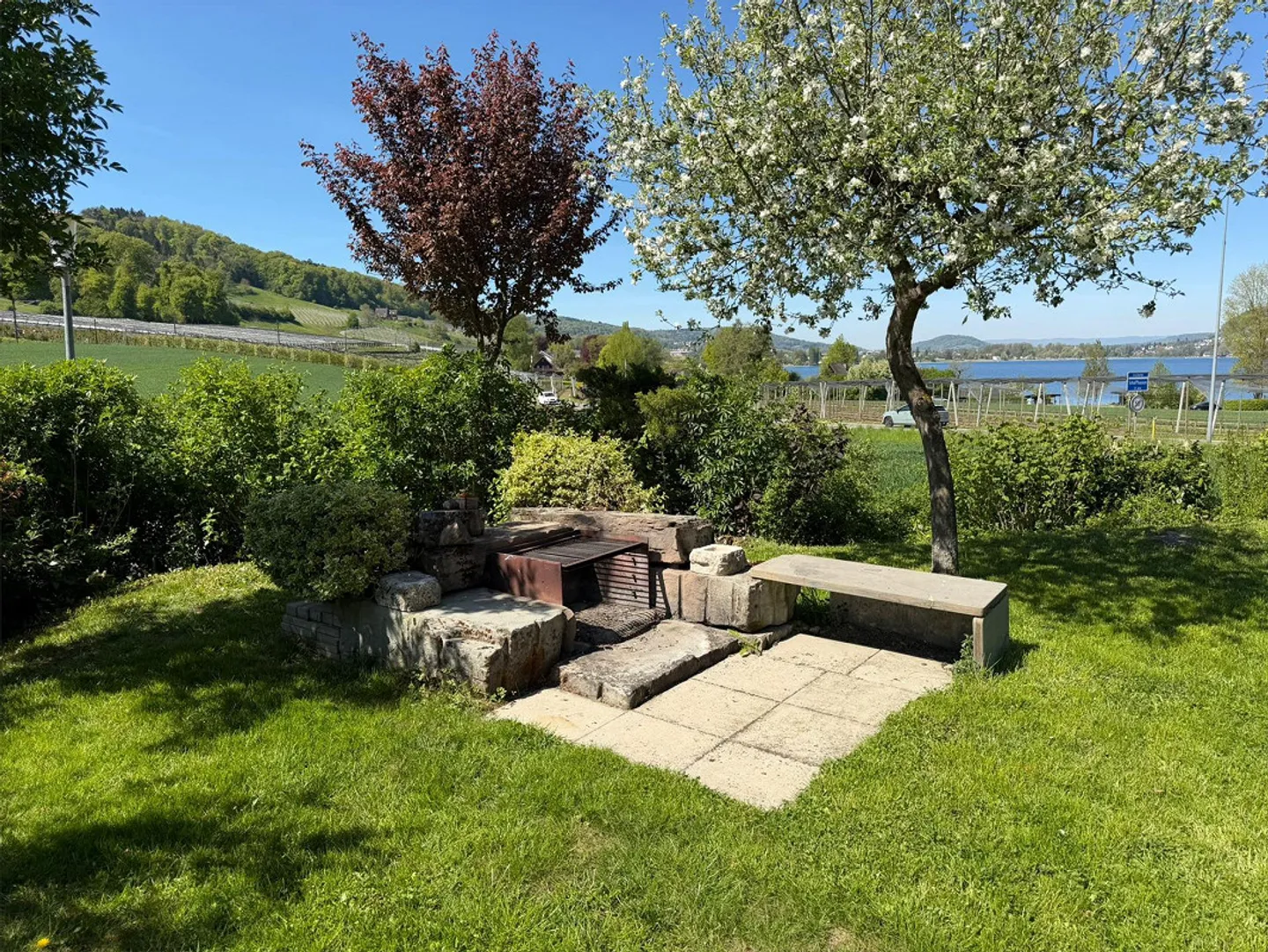 Charming 6.5 Room Single-Family House with Unobstructed Lake View - Photo 22 of 24