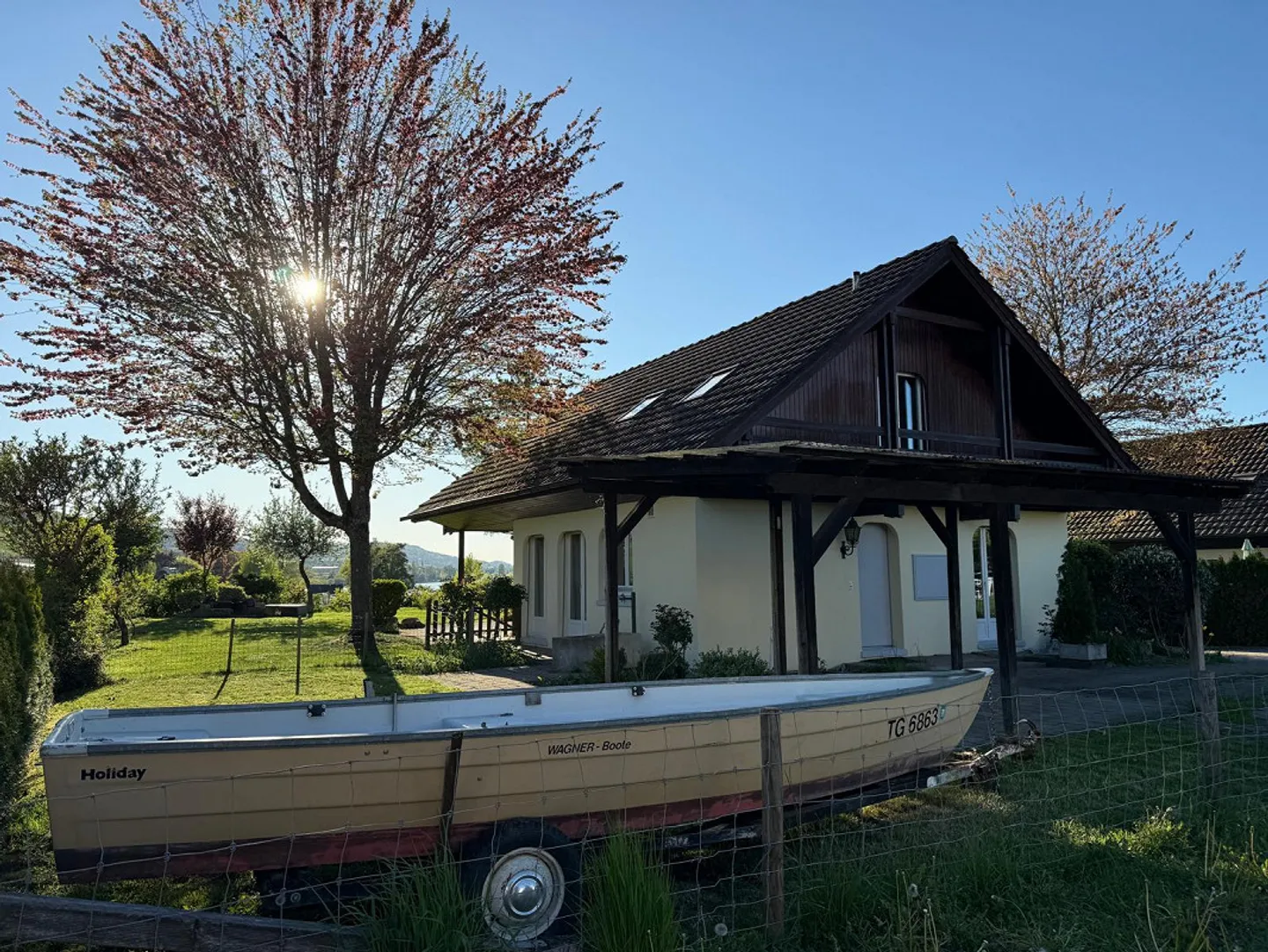 Charming 6.5 Room Single-Family House with Unobstructed Lake View - Photo 23 of 24