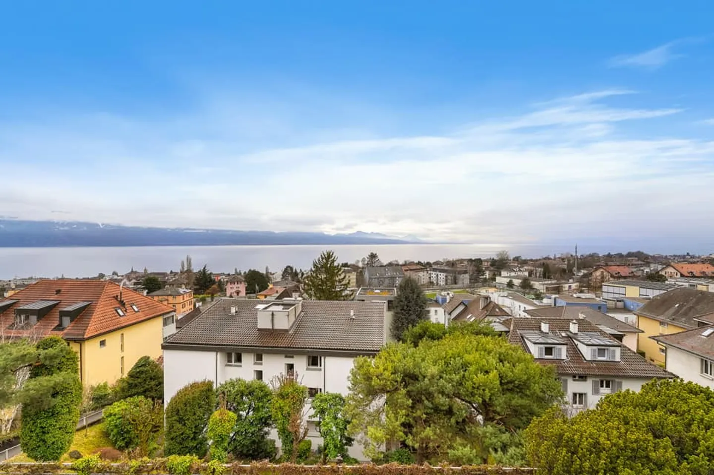 In esclusiva stupendo appartamento di 2,5 locali con vista panoramica sul lago - Foto 1 di 13