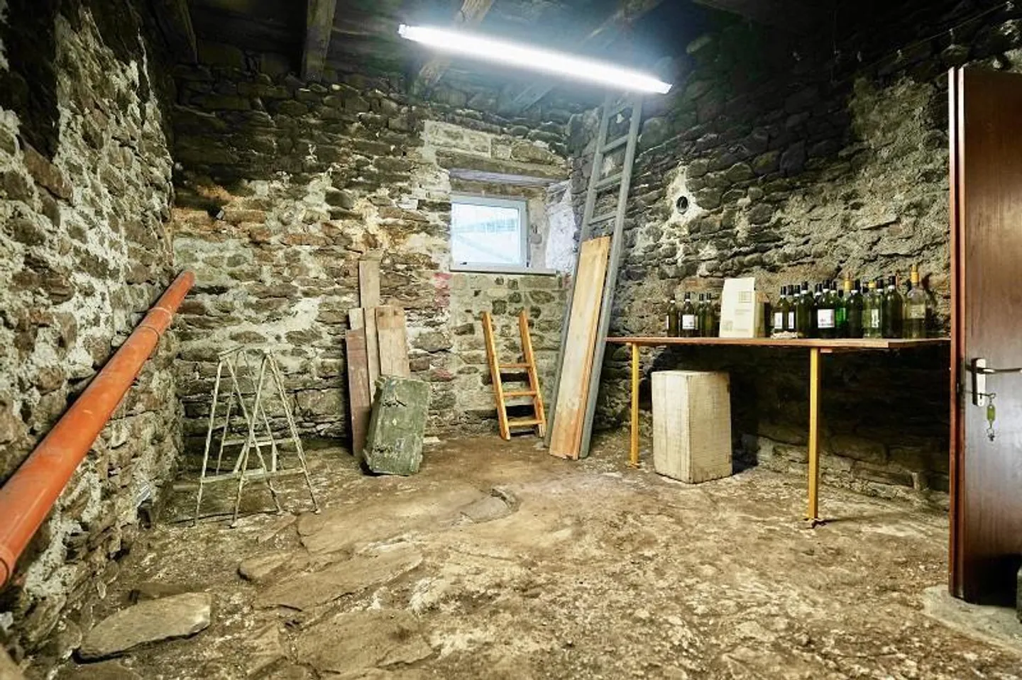 4 1/2-Room House with Two Outbuildings in a Very Quiet, Sunny Location - Photo 21 of 41