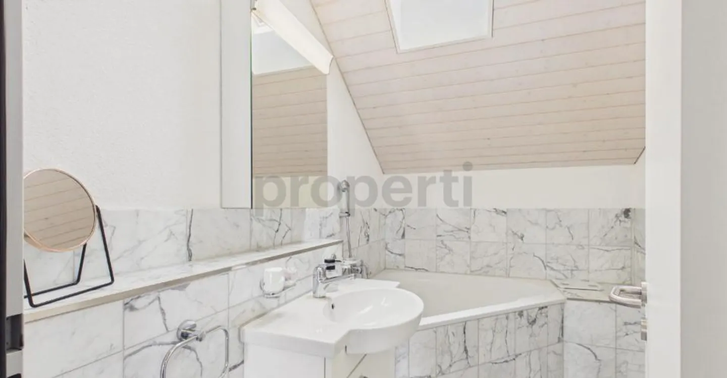 Tout compris : Penthouse avec garage, 2 places de parking et tour de lavage privé - Photo 9 sur 11