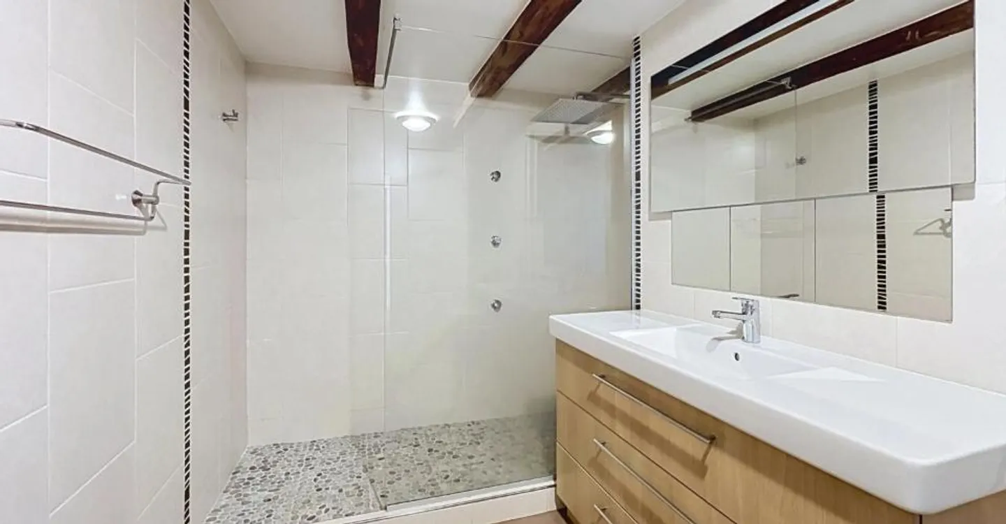 Appartement de charme sous les toits ? Au coeur du Vieux Meyrin - Foto 6 von 12