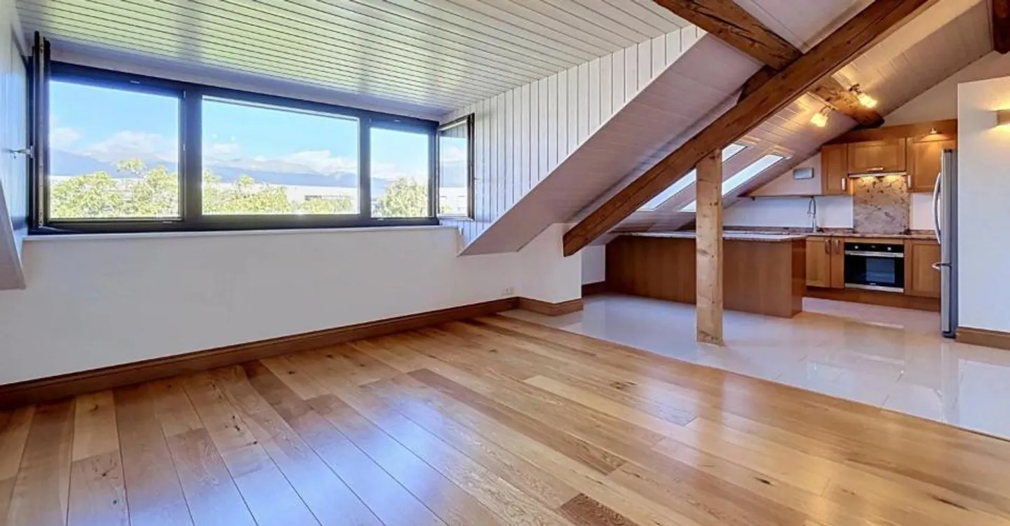 Appartement de charme sous les toits ? Au coeur du Vieux Meyrin - Foto 8 von 12