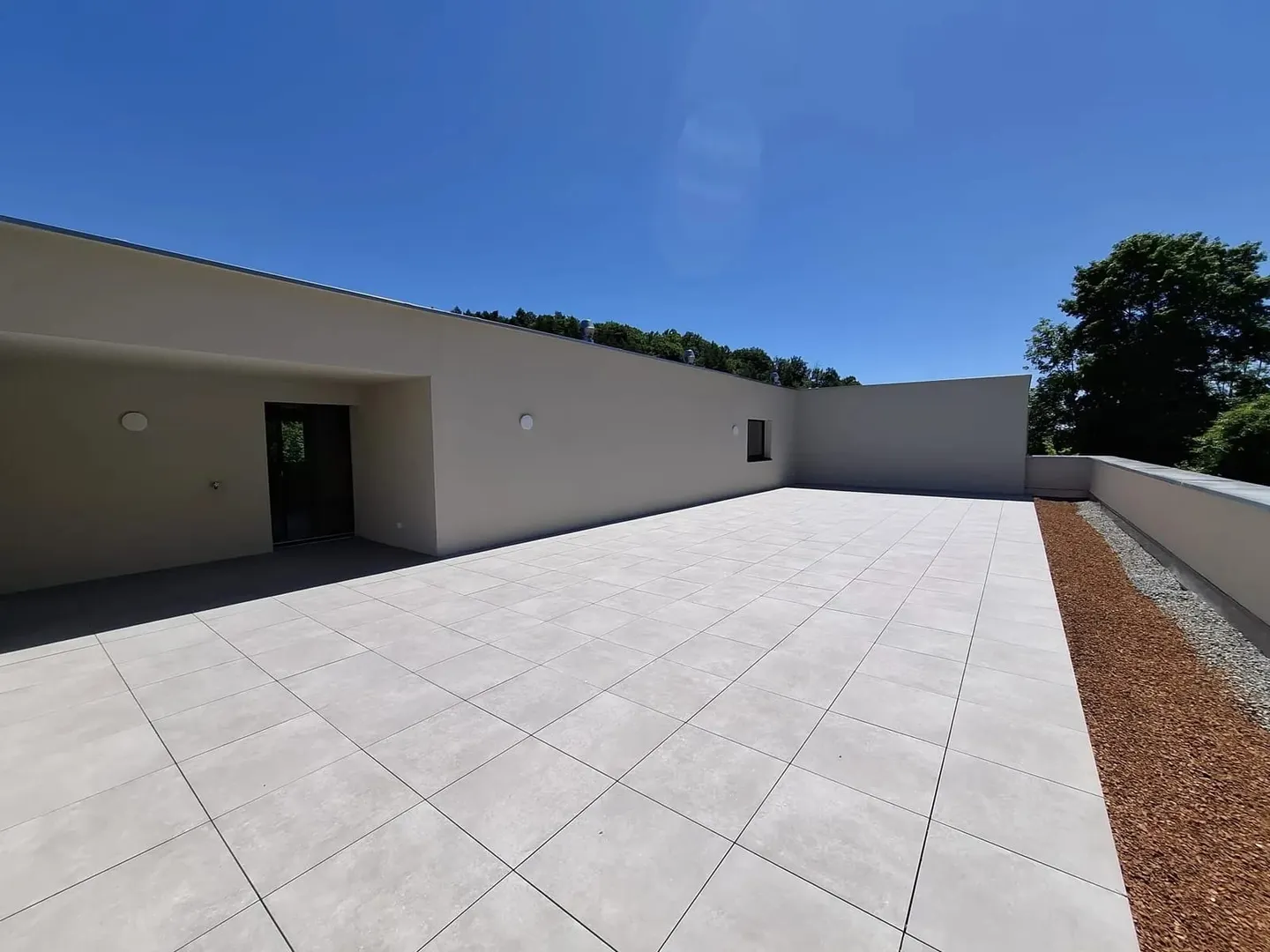 Stunning Penthouse with Terrace - Photo 2 of 13