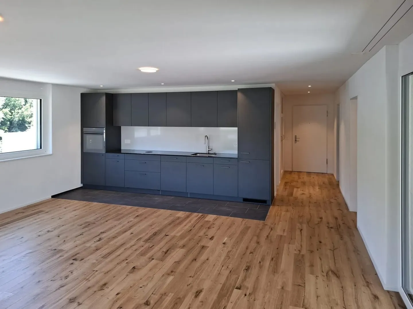 Stunning Penthouse with Terrace - Photo 3 of 13