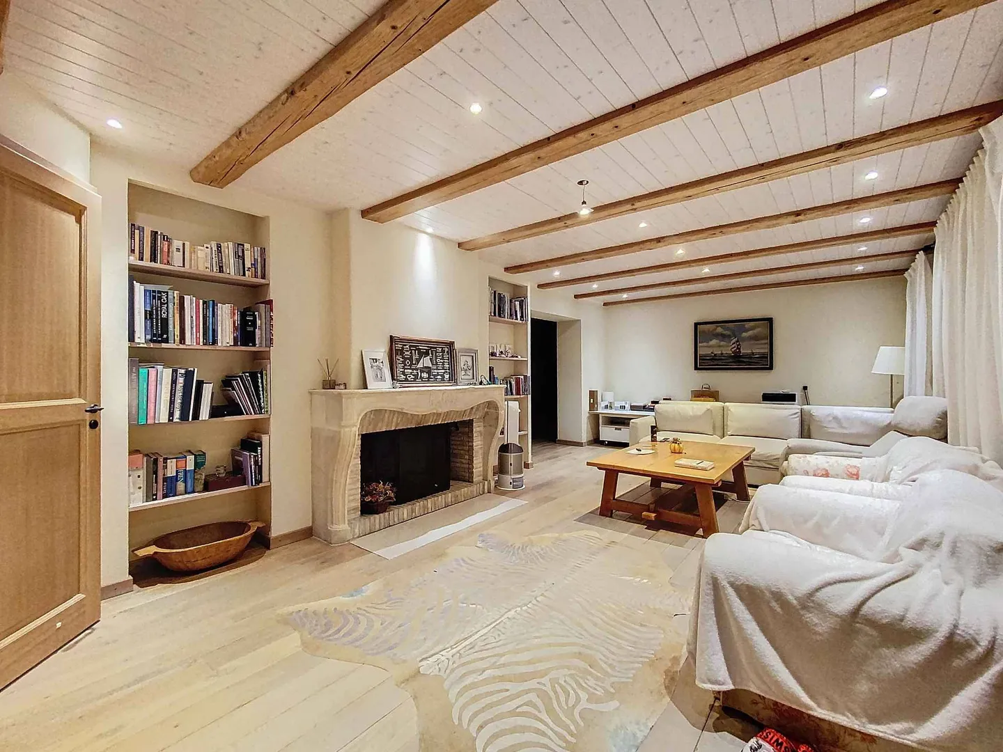 Charming Farmhouse Retreat - Photo 2 of 11